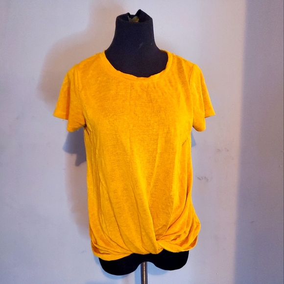 💛 Yellow shirt 💛 - Picture 1 of 3